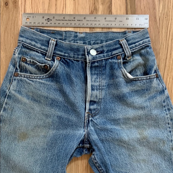 🍑SOLD🍑 TINY Vintage Levi’s Jeans 27W Thrashed - Picture 5 of 8